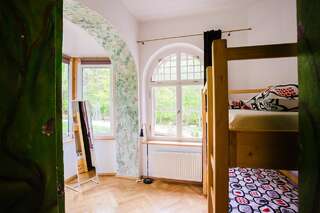 Хостелы Hostel Krokus Карпач Кровать в общем номере с 6 кроватями и общей ванной комнатой-9